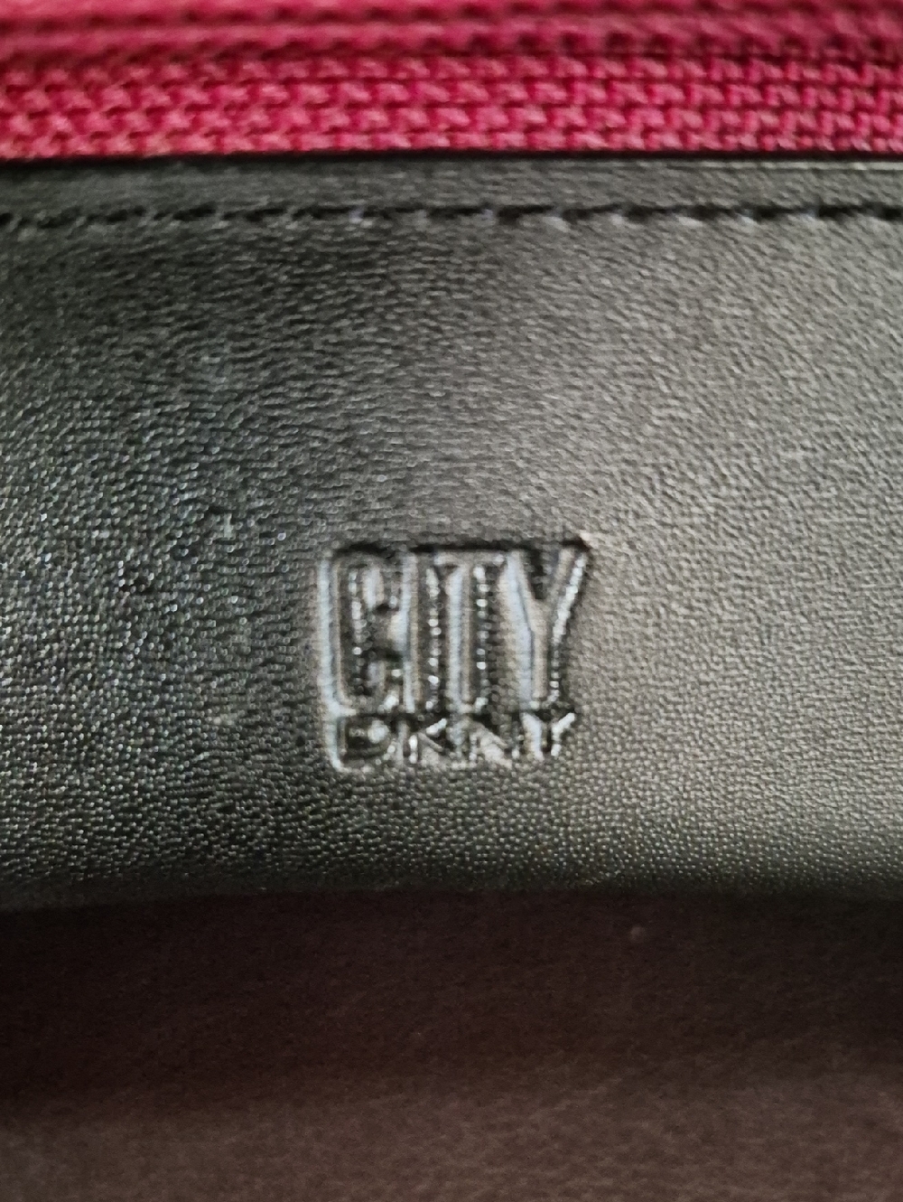 DKNY - Picture 2 of 8